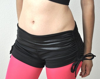 Hot Yoga Shorts Schwarz Metallic Low Rise SXYfitness Marken-Artikel #4061 Größen xxs-xxl (00-18 US)