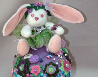 Violetta, a felt rabbit on a pincushion, a pdf e-pattern