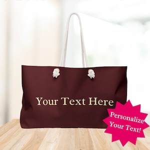 Puede incluir: Una bolsa de lona marrón con asas de cuerda blanca y un texto blanco superpuesto que dice "Your Text Here".