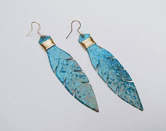 Patina Copper Feather Earrings, Blue Feather Earrings, Hammered Copper Earrings, Wire Wrapped Feather Earring, Blue Boho Earring