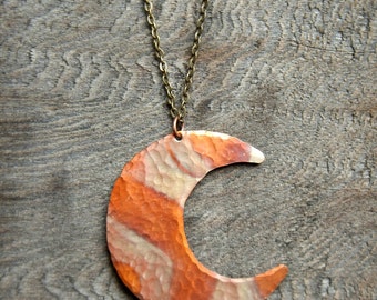 Crescent Moon hanger ketting, gehamerde koperen ketting, lange hanger ketting, gelaagde ketting, lange Boho hippie ketting,