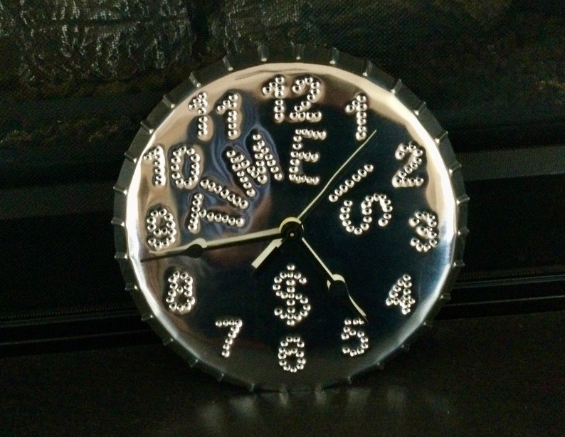 Horloge murale en étain Time Is Money 10 pouces dans une boîte cadeau en métal argenté USA fait à la main par West Tinworks image 1