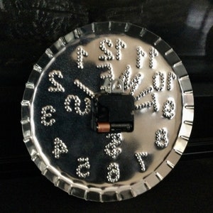 Horloge murale en étain Time Is Money 10 pouces dans une boîte cadeau en métal argenté USA fait à la main par West Tinworks image 2