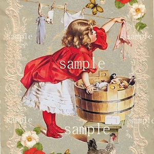 Puede incluir: Una ilustración vintage de una niña con un vestido rojo colgando la ropa en un tendedero. Está de pie junto a una tina de madera llena de muñecas y una gallina marrón y blanca. La imagen está rodeada por un borde floral decorativo con flores rojas y blancas.