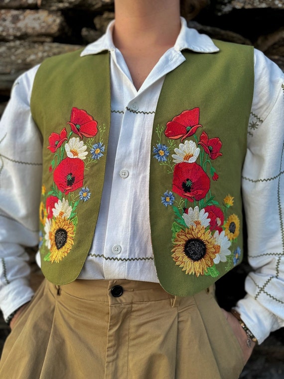 ◎ vintage flower embroidered knit vest Floral Embroidered Knit Vest