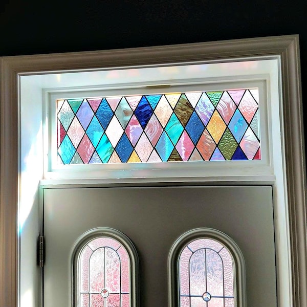 Panel de ventana superior de vidrieras multicolores luminosas con diseño de diamantes y patrón de arlequín, diamantes sofisticados TW-133