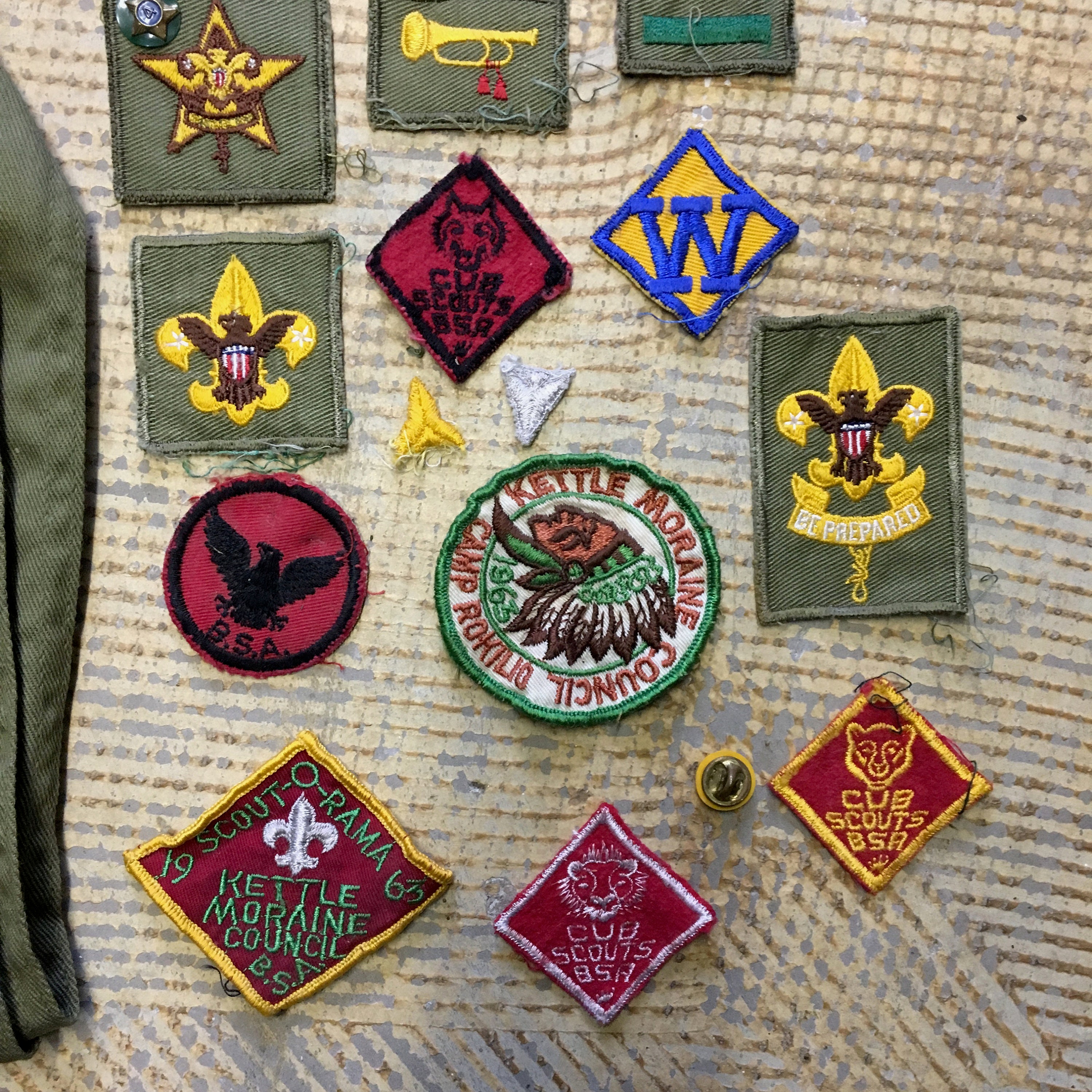 LOT OF 20 Vintage Boy Scout Patches Pins Sash 1960s Wisconsin Kettle