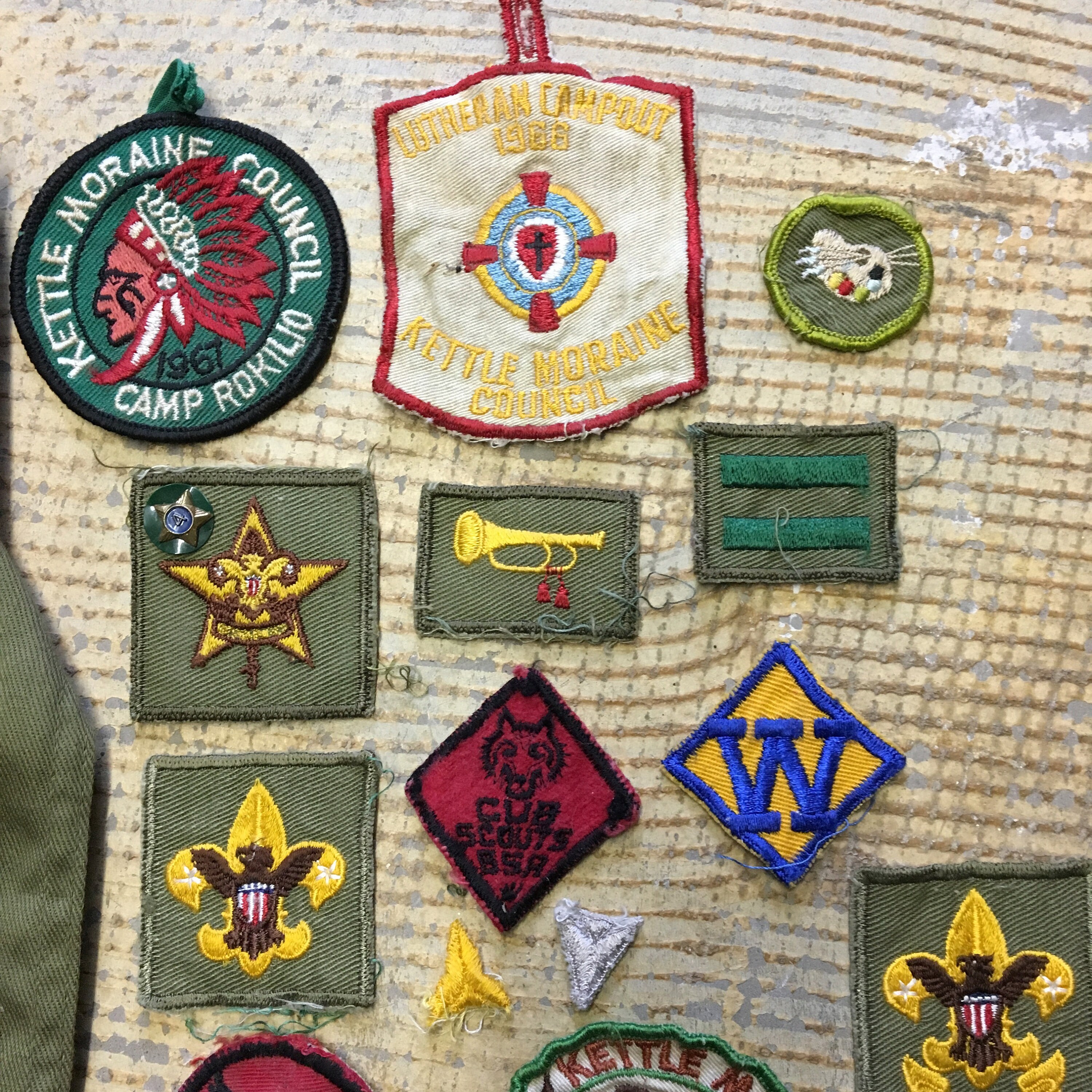 LOT OF 20 Vintage Boy Scout Patches Pins Sash 1960s Wisconsin Kettle