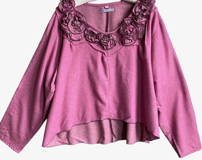 Sarah Clemens Artwear Long Sleeve Swirl Crop Pullover Shirt -L- Pink Wool