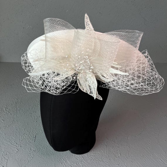 Elegant Ivory Bridal Fascinator with Floral and Netting Detail Elegant Bride Veil Saucer Hat Ivory, Cream Tea Party Hat  main image 3