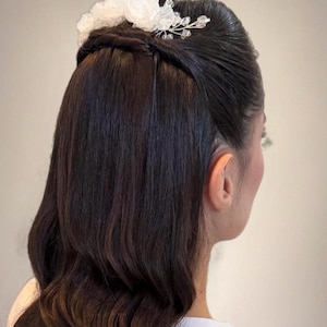 Romantic White Floral Hair Clip for Bride, Handmade Crystal Flower Hairpiece, Greek Goddess Wedding Hair Accessory