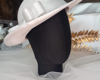White Satin Bow Bridal Hat, Vintage Inspired Wedding Hat with Veil Accent, Elegant Retro Bride Accessory