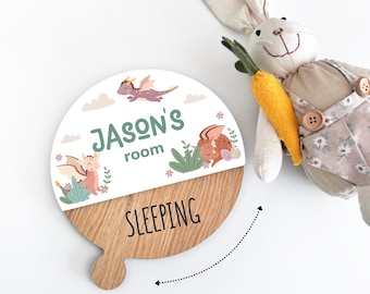 Personalisiertes Türschild – Individuell gestaltete Holzplakette für Kinder mit Namen und Status – Türhänger fürs Kinderzimmer, Fantasie-Dekoration