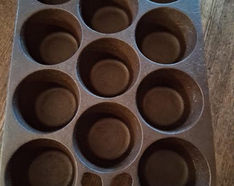 Vintage Unmarked Cast Iron Muffin Pan