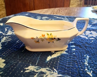 Homer Laughlin Gravy Boat, Medieval Rose Pattern