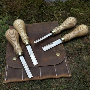 Ensemble de 4 coupe-bordures avec étui en cuir. Skiver français. Amincir les couteaux en cuir. Outils de parage. Outils forgés à la main. Acier au carbone 52100.