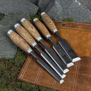 Cinceles forjados con filo biselado y estuche de cuero. Herramientas para tallar madera. Cinceles de carpintería. Cinceles para trabajar la madera. Herramientas artesanales. Acero al carbono 52100.