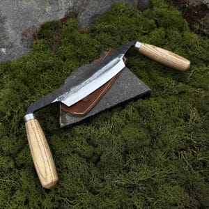 Carpentry Drawknife with Leather Case. Medium Drawknife for Wood Projects. Two-Handed Drawknife. Hand Forged Tool. Carbon Steel 52100.