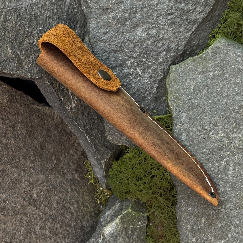 Side view of Crazy Horse leather knife sheath with belt loop, compact leather knife holder for daily carry
