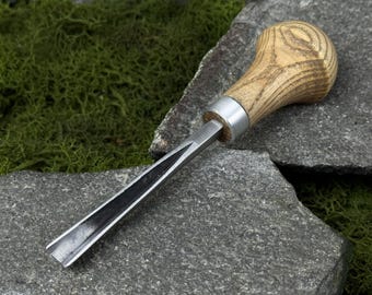 Small Sculptural V-Parting Chisel. Hand Forged Tool. Carbon 52100 Steel Blade. Beginner Tool for Wood Carving, Detailing and Woodworking.