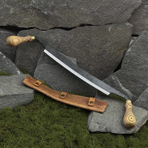 Großes Ziehmesser mit Ledertasche. Zimmereiwerkzeug. Holzschnitzerei Gerades Messer. Ziehmesser für Carver. Handgeschmiedetes Werkzeug. Kohlenstoffstahl 52100.