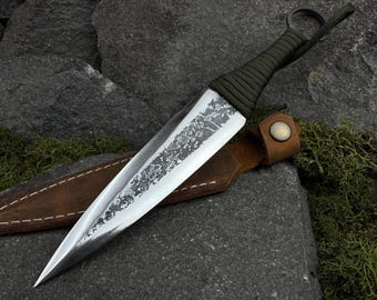 Throwing Knife. NOT Sharp Blade. Knife for Throwing Competitions. Outdoor Activity Knife. Hand Forged Knife. Carbon Steel Blade. Paracord