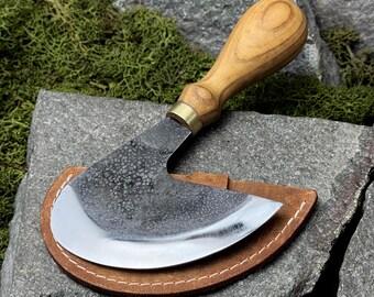 Rond leren mes met leren tas. Mes voor leerbewerking, snijden en knutselen. Handgesmeed gereedschap. Koolstofstalen mes 52100.