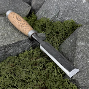 Scalpello forgiato con bordo smussato. Scalpello per intaglio del legno. Attrezzo da falegname. Scalpello per legname. Attrezzo per la lavorazione del legno. Scalpello forgiato a mano. Acciaio al carbonio 52100.