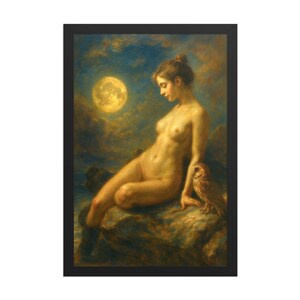 Puede incluir: Pintura enmarcada que representa una figura desnuda sentada en una roca, iluminada por la luna llena. Un búho está posado junto a la figura. La obra de arte presenta una paleta de colores cálidos con azules, amarillos y marrones.