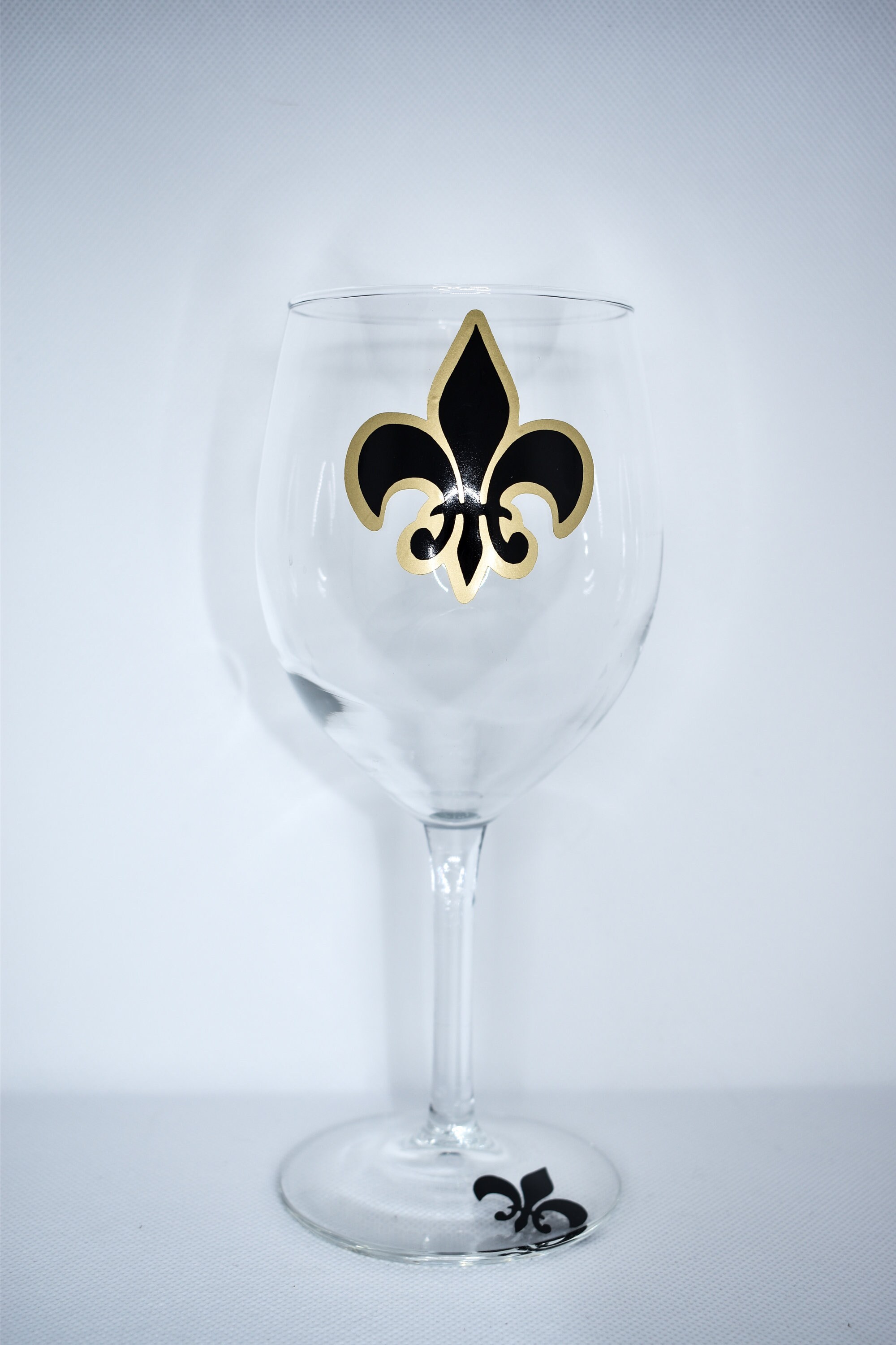 Set of 4 Personalized Fleur De Lis Wine Glasses - Etsy, image size:2000x3000