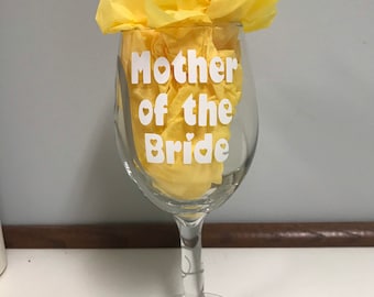 Wedding Party Personalized Wine Glasses with swirls