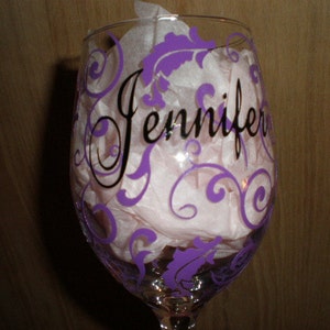 Personalized Damask Swirl Wine Glass image 1