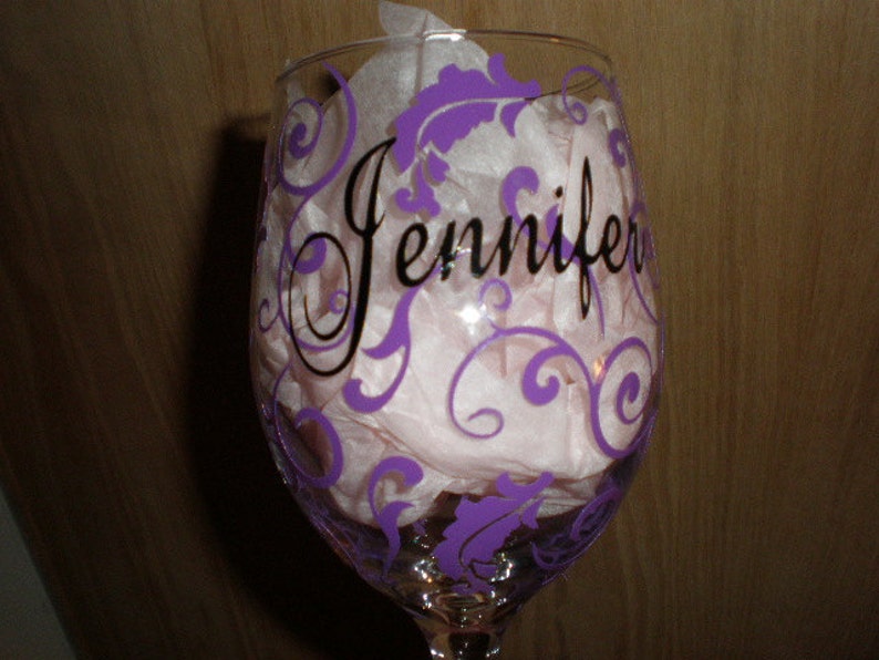 Personalized Damask Swirl Wine Glass image 1