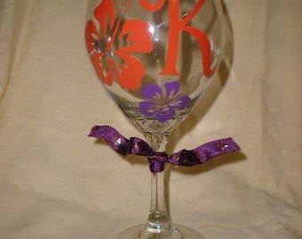 Personalized hibiscus wine glass perfect for Bridesmaids