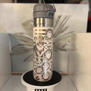 Highland Cow Stanley Tumbler – Laser Engraved USA Flag & Sunflowers Cup | Cute Western Patriotic Gift