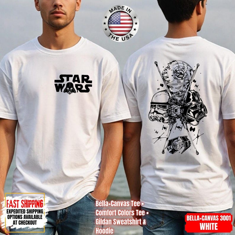 Op de afbeelding: Een witte keramische mok met een zwart handvat en de tekst "But First, Coffee" in een zwarte, vette letter. De mok staat op een wit oppervlak. De mok is ongeveer 10 cm hoog.