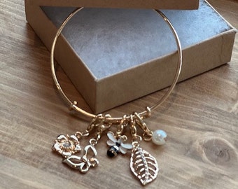 Knitting Bracelet with Progress Keeper Set | Gold Flowers | Bangle
