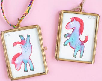 Wildpferd Mini-Aquarell, handgemalt, mit goldenem Rahmen, Feuerpferd