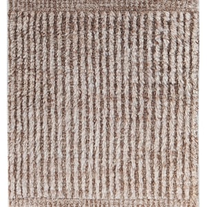 Un tapis de luxe moderne noué à la main, tissé en laine douce DP, présentant une élégante texture à rayures.