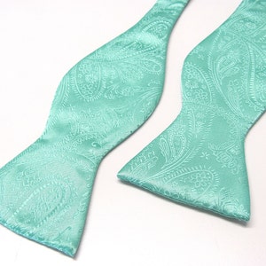 Freien Stil Herrenfliege. Mint Grün Paisley selbst binden Fliege mit passendem Einstecktuch Option
