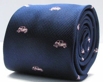 Cravate bleu marine à motif voiture rose