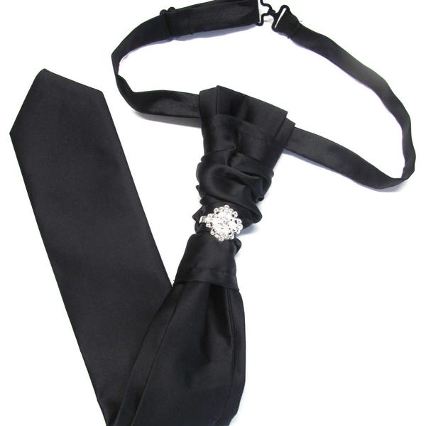 Herrenkrawatte im Angebot: Zweilagige schwarze Ascot-Krawatte mit passendem Einstecktuch