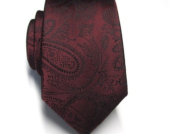 Burgunderrote, kastanienbraune und schwarze Paisley-Krawatte mit schmaler, moderner Passform und passender Einstecktuch-Option
