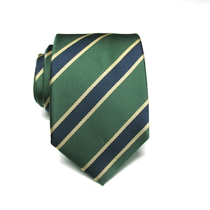 Cravate pour homme à rayures vertes et bleues-or avec option pochette de costume assortie