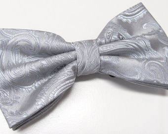 Mens Bowties. Gray Silver Paisley Bow tie With Matching Pocket Square Option