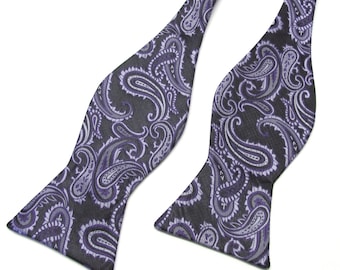 Estilo libre hombres bow tie. Negro púrpura Paisley Self Tie Bowties con la opción de bolsillo cuadrado a juego