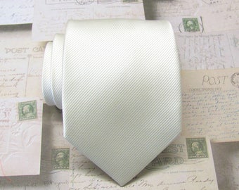 Corbatas de color marfil: corbata de rayas color marfil con opción de pañuelo de bolsillo a juego