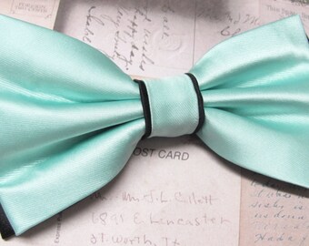 Mint Mens Bow Ties. Pastel Mint Green Black Bow Tie. Wedding Bow Ties Pastel Mint Green and Black Bowtie With Matching Pocket Squares