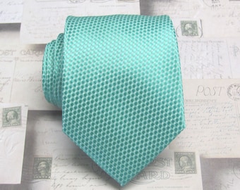 Mens cravatta. Ovale verde fantasia Mens cravatta con opzione fazzoletto da taschino di corrispondenza