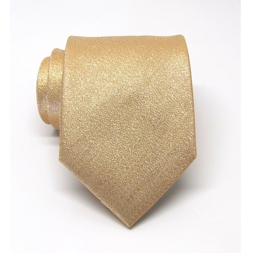 pastel peach tie